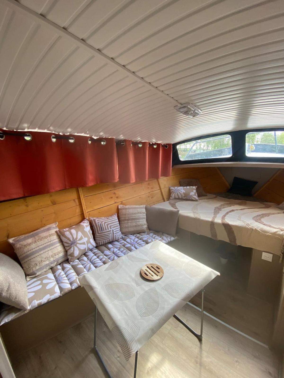 Les Pichies, Bateau Insolite, Le Nathalie Nath Apartment *