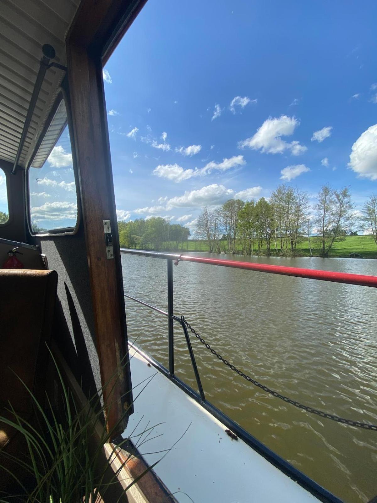 Les Pichies, Bateau Insolite, Le Nathalie Nath Apartment Saint-Leger-sur-Vouzance